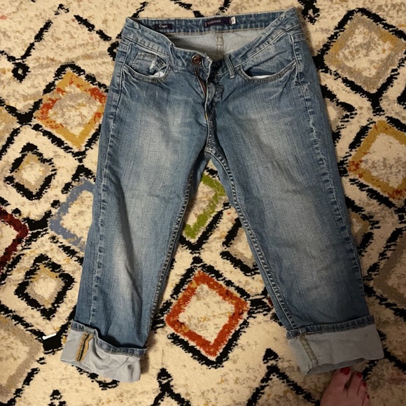 Capris 👖 BaCk To ScHoOL 🏫 - Picture 3 of 5